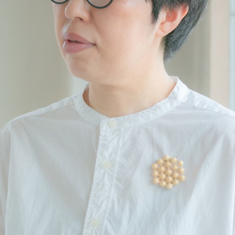 トリプルオゥ ハニカムブローチ