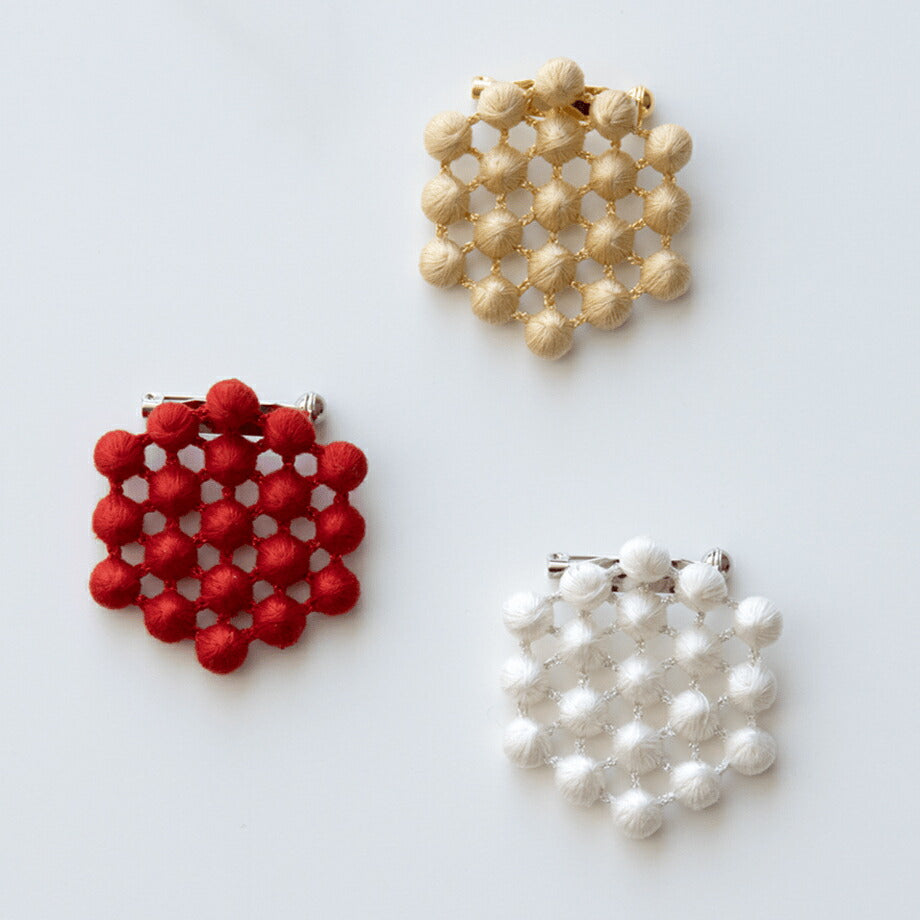 トリプルオゥ ハニカムブローチ